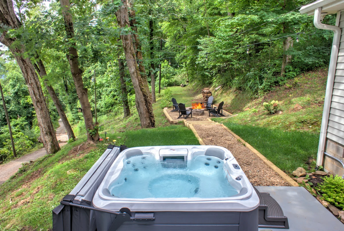 Home in Weaverville property photo 4