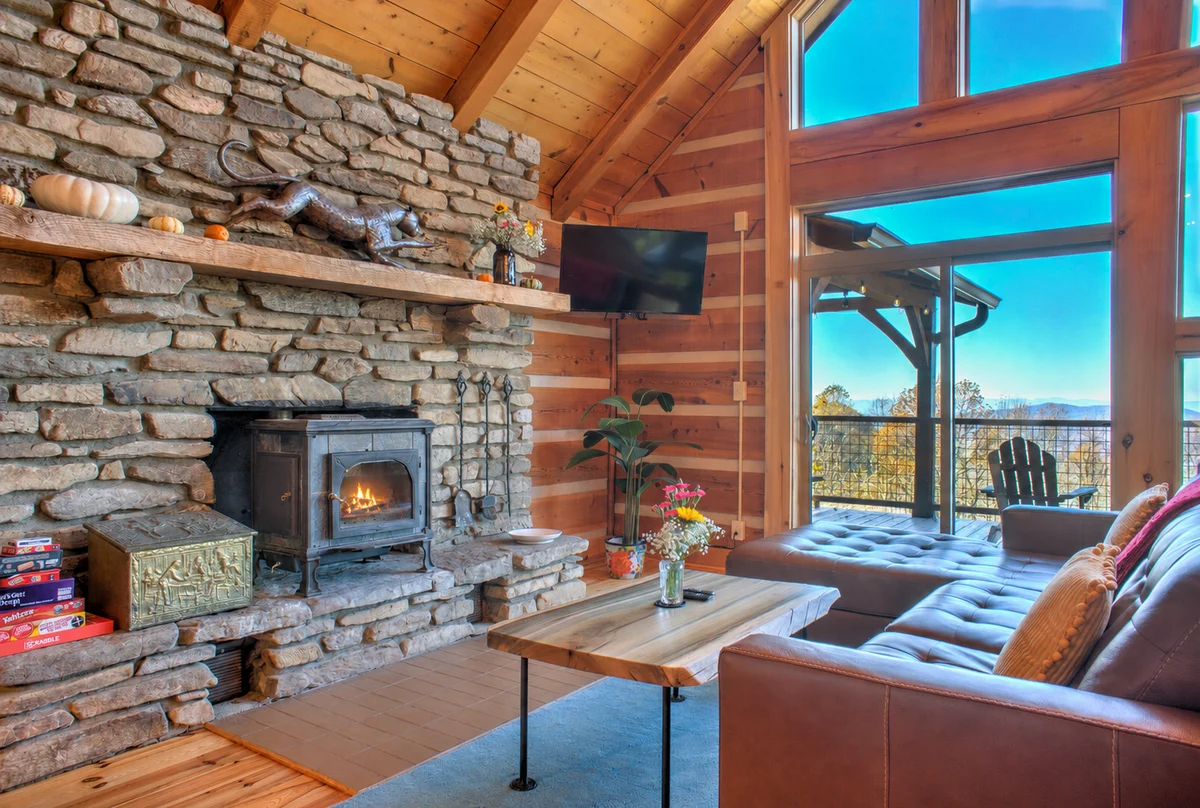 Bearwallow Lodge property photo 3
