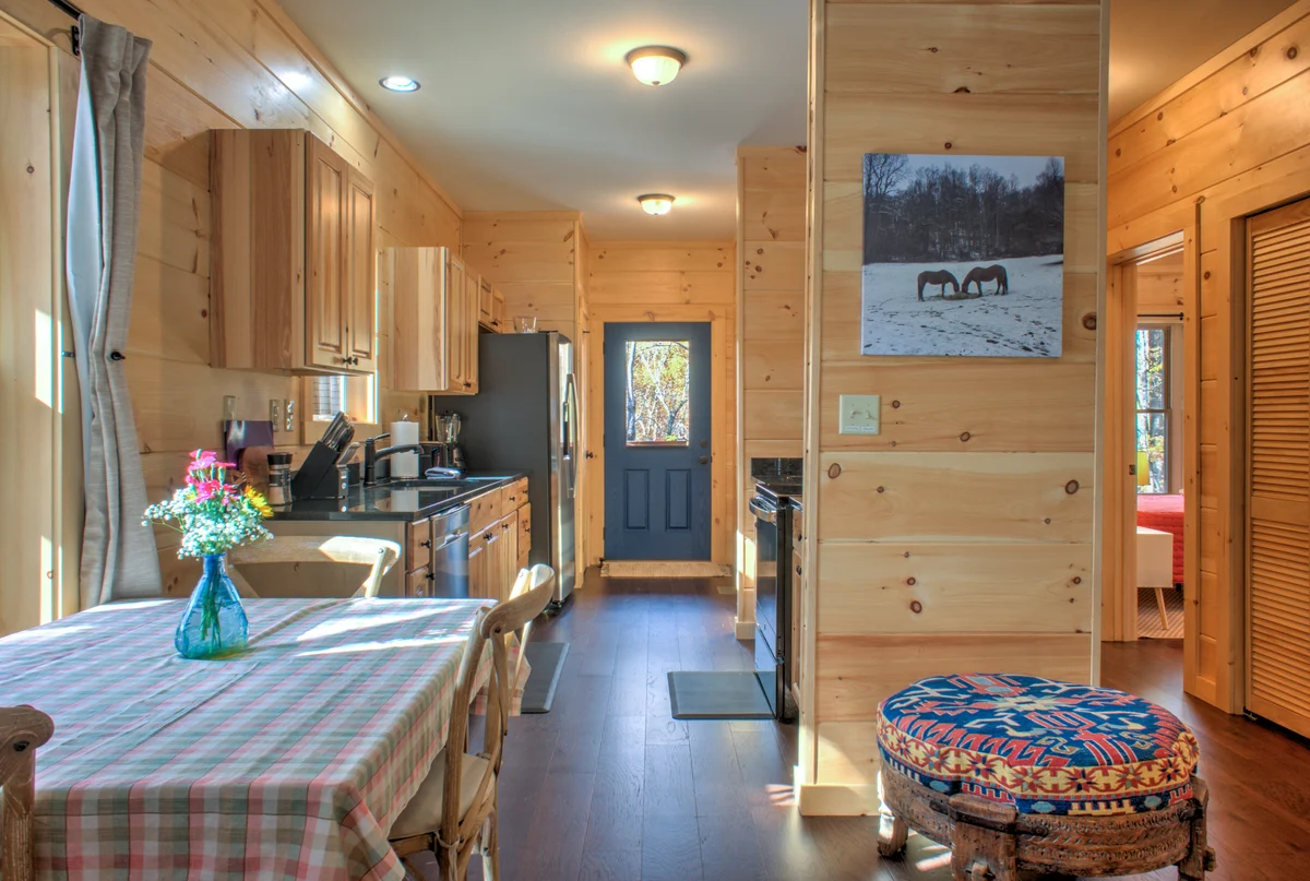 Home in Hendersonville property photo 3