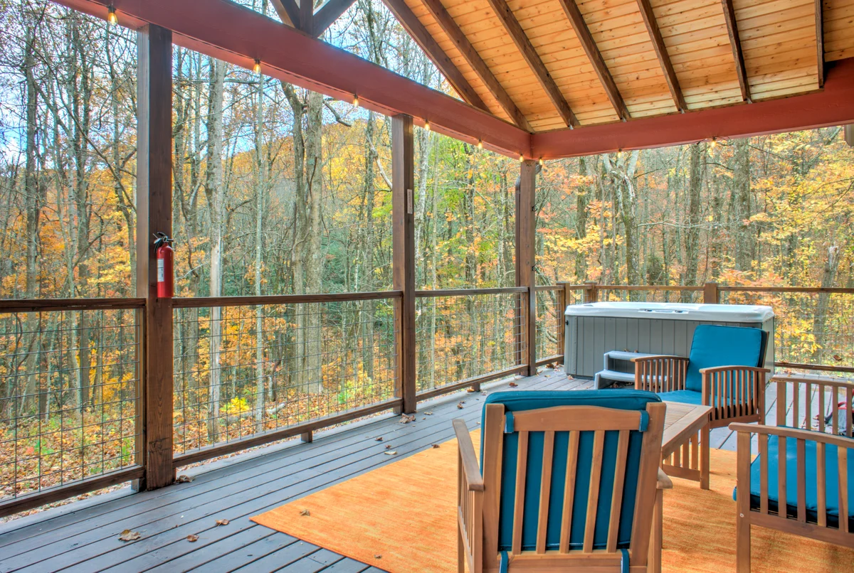 Home in Hendersonville property photo 2