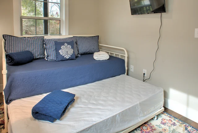 Bedroom 3 image 1