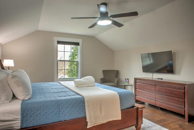 Bedroom 1 image 1