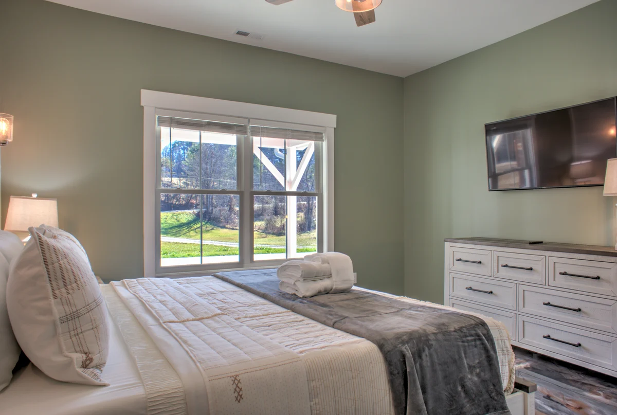 Bedroom 1 image 1