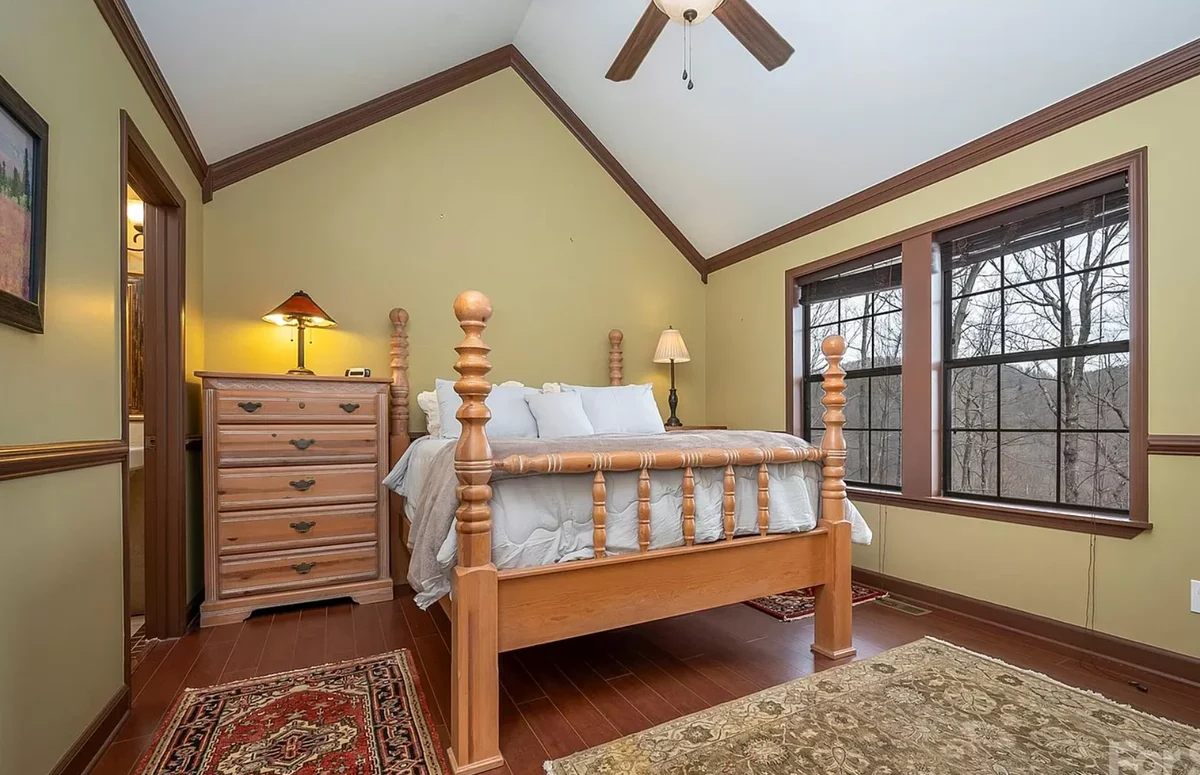 Bedroom 1 image 1