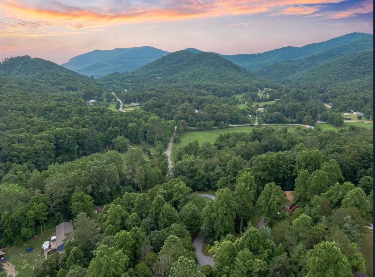 Home in Fairview property photo 4