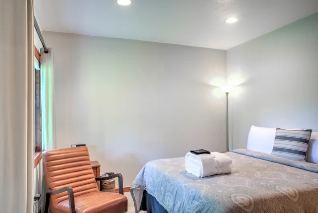 Bedroom 3 image 1