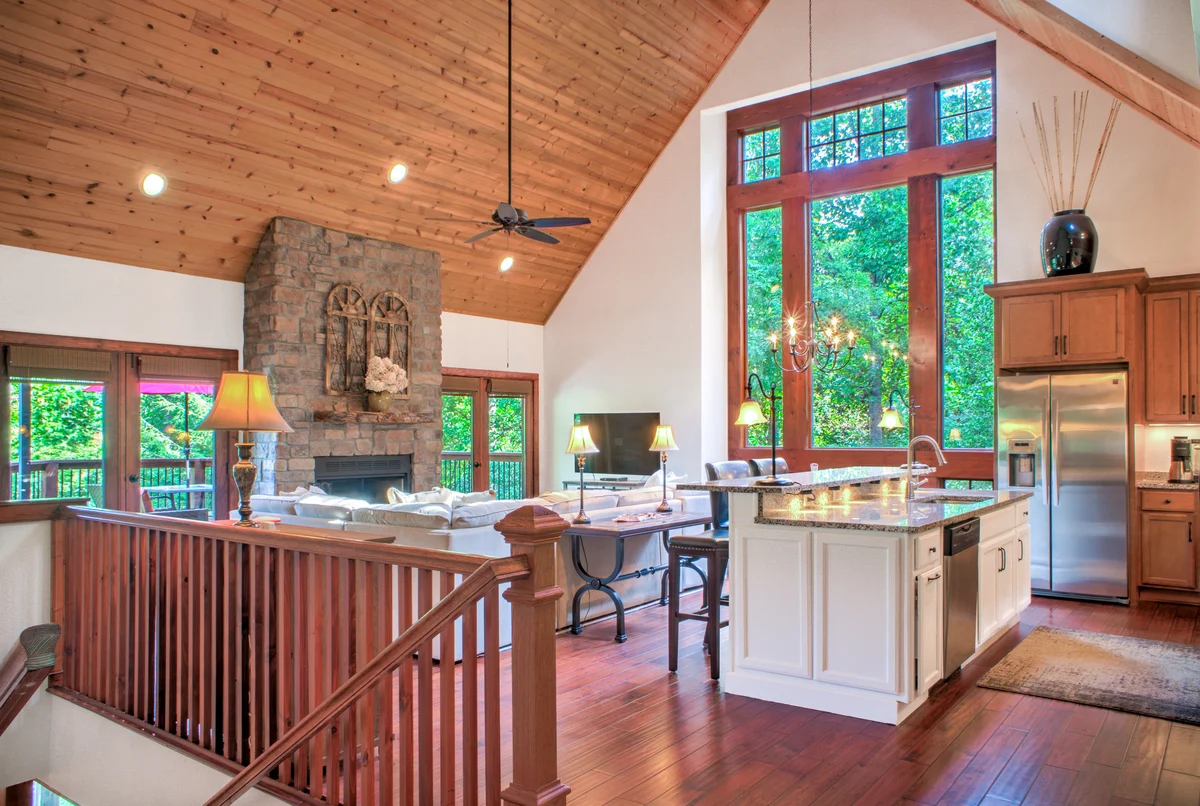 Hot Springs Hideaway property photo 2