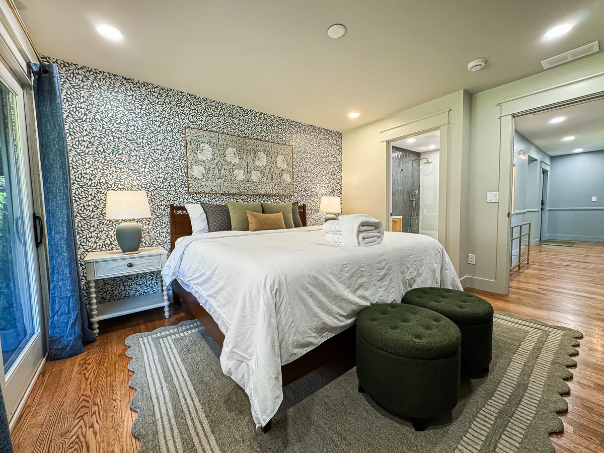 Bedroom 8 image 1