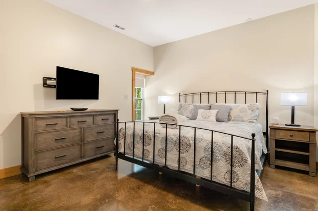 Bedroom 10 image 1