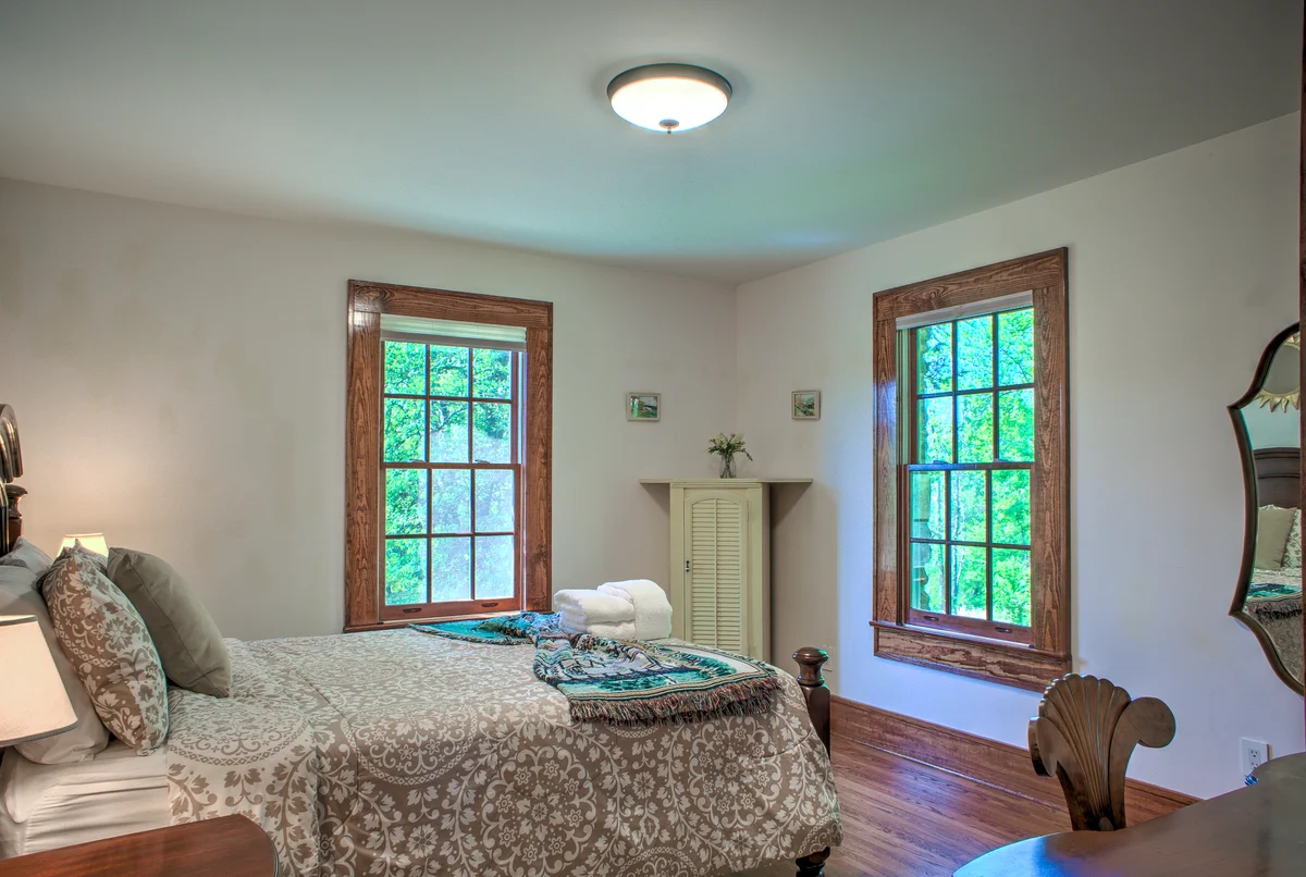 Bedroom 2 image 1