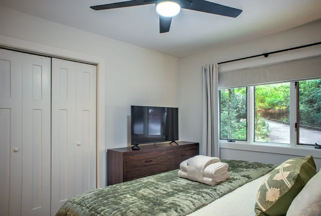 Bedroom 4 image 1