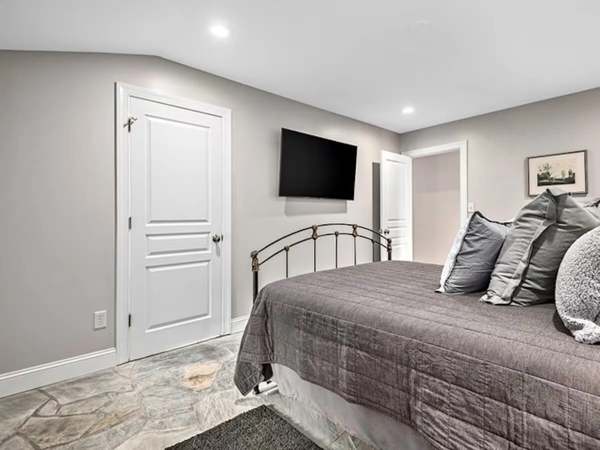 Bedroom 1 image 1