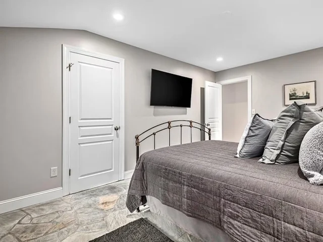 Bedroom 1 image 1