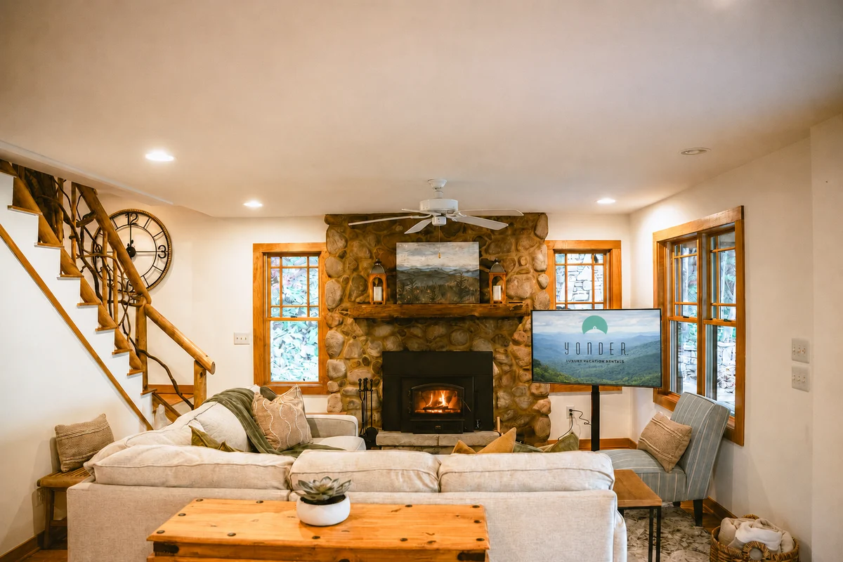 Home in Zirconia property photo 3