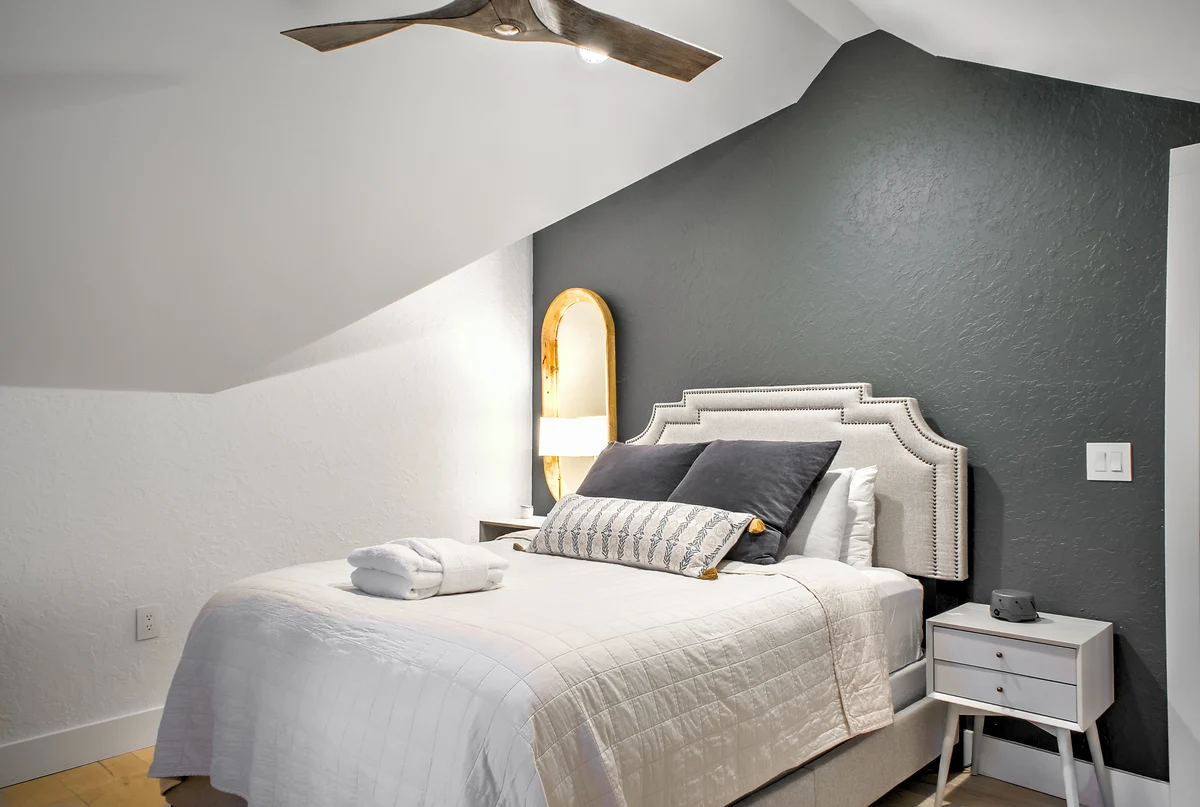 Bedroom 5 image 1