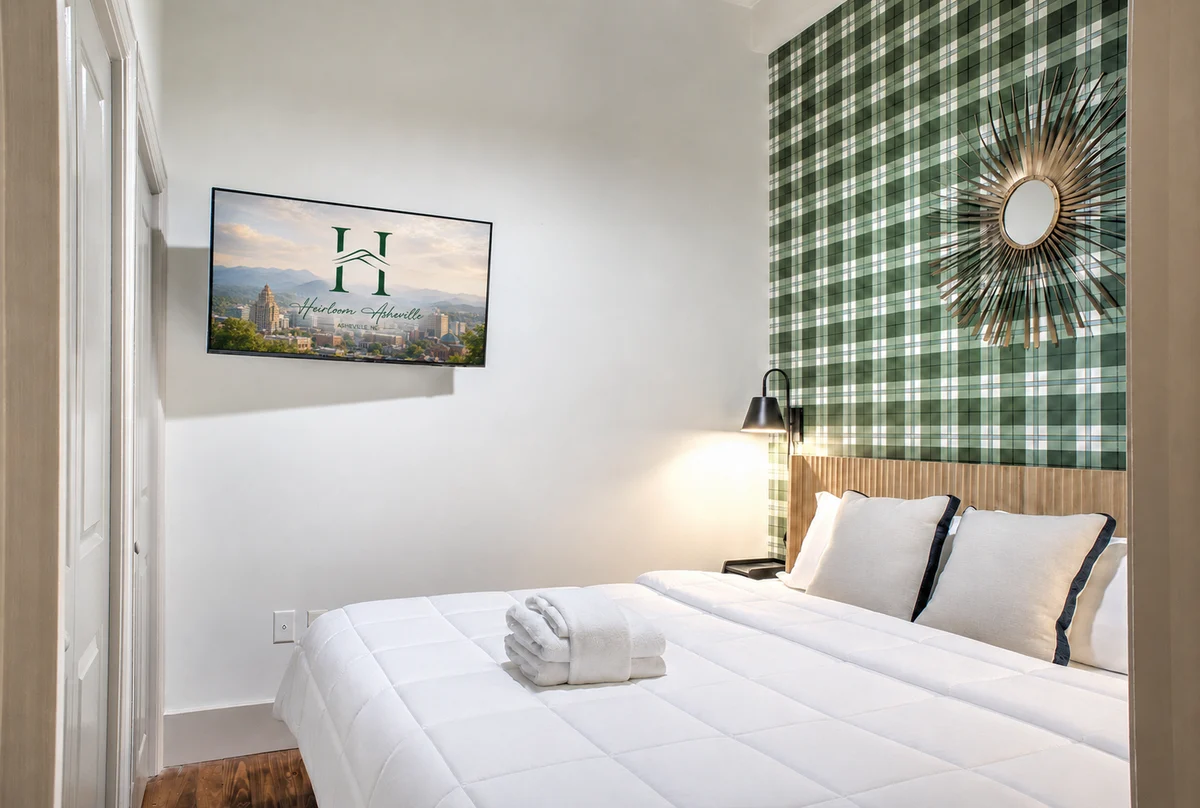 Bedroom 1 image 1