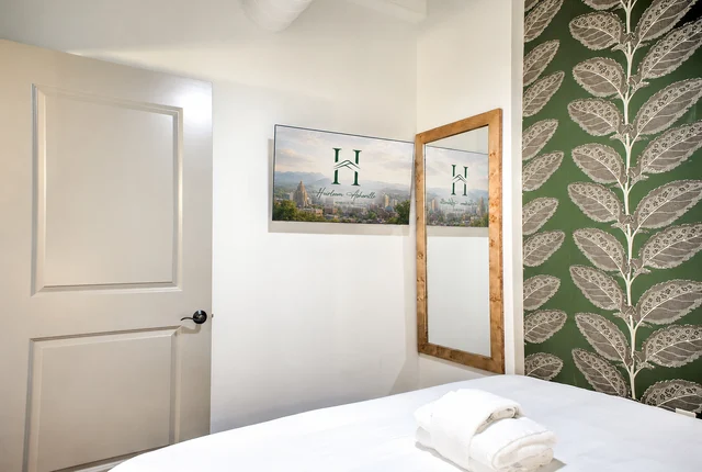 Bedroom 1 image 1