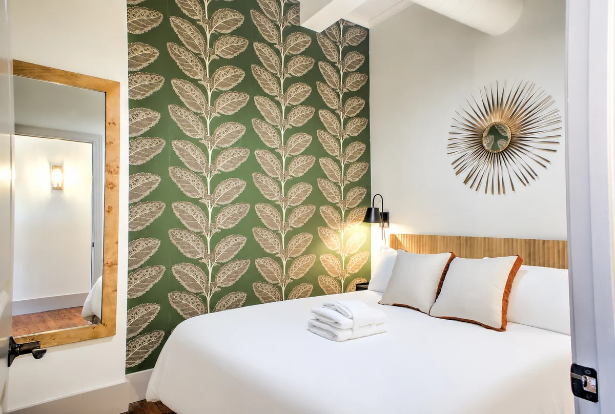 Bedroom 7 image 1