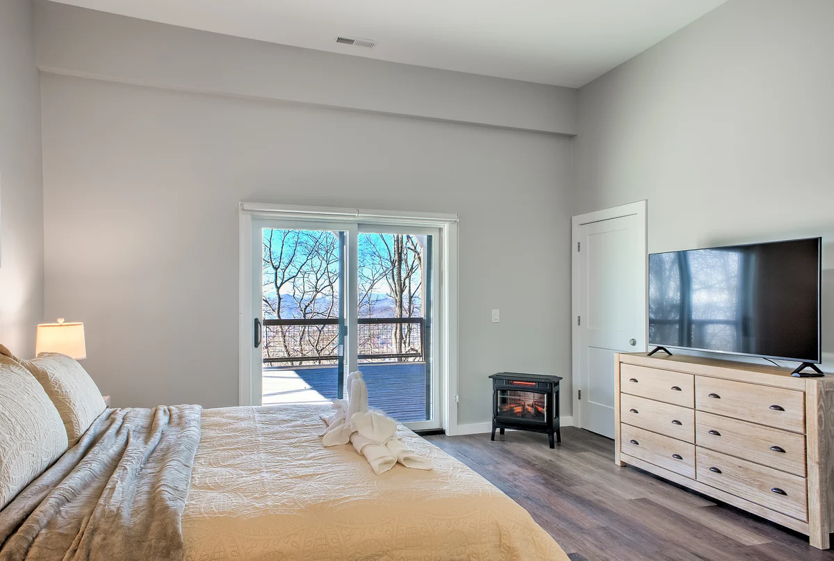 Bedroom 1 image 1