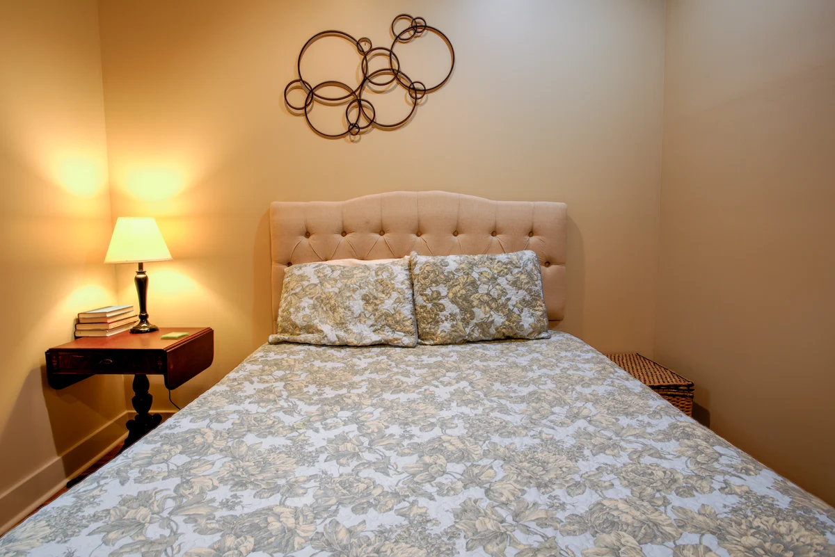Bedroom 6 image 1