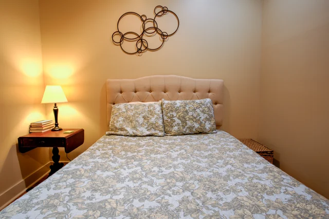 Bedroom 6 image 1