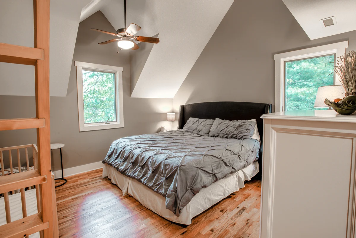 Bedroom 14 image 1