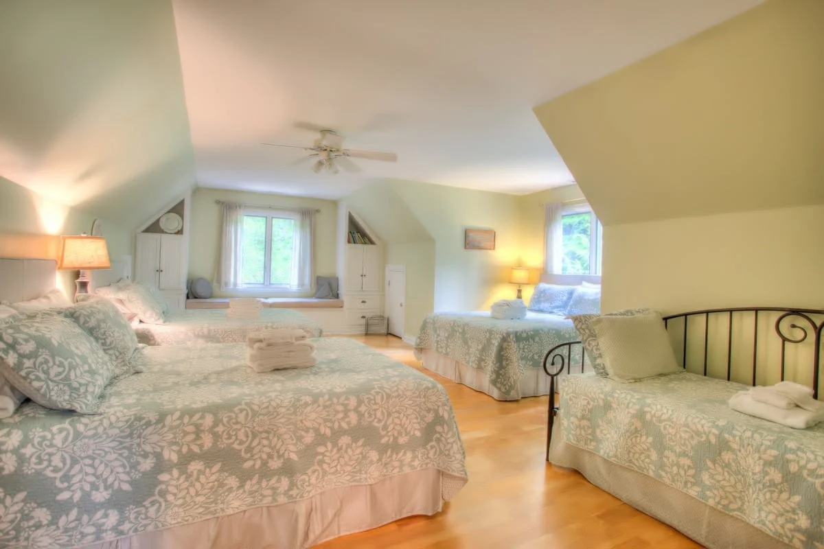 Bedroom 18 image 1