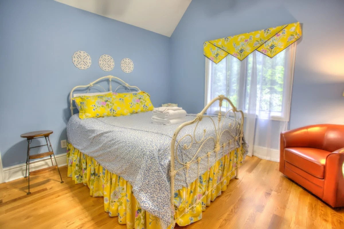 Bedroom 16 image 1