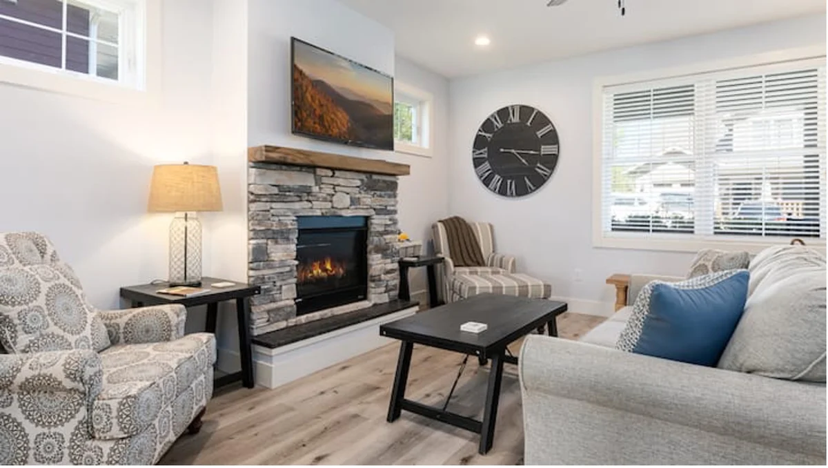 Modern Farmhouse property photo 5