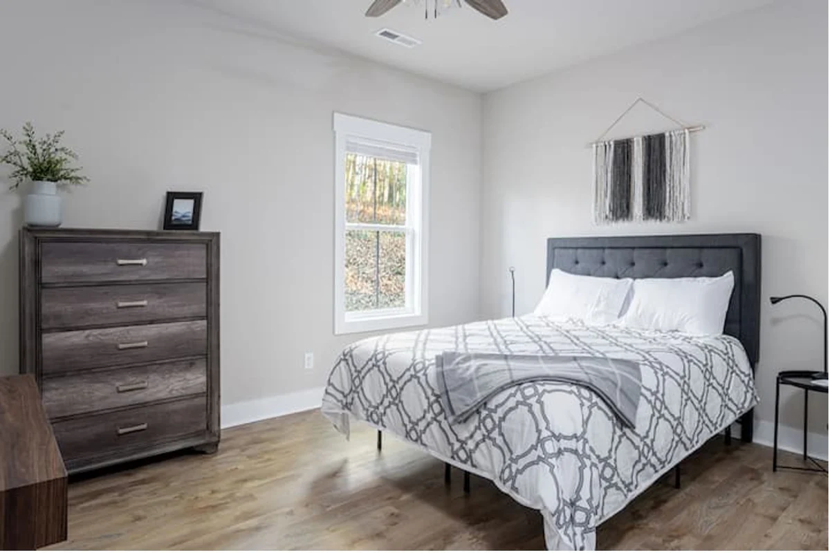 Bedroom 1 image 1