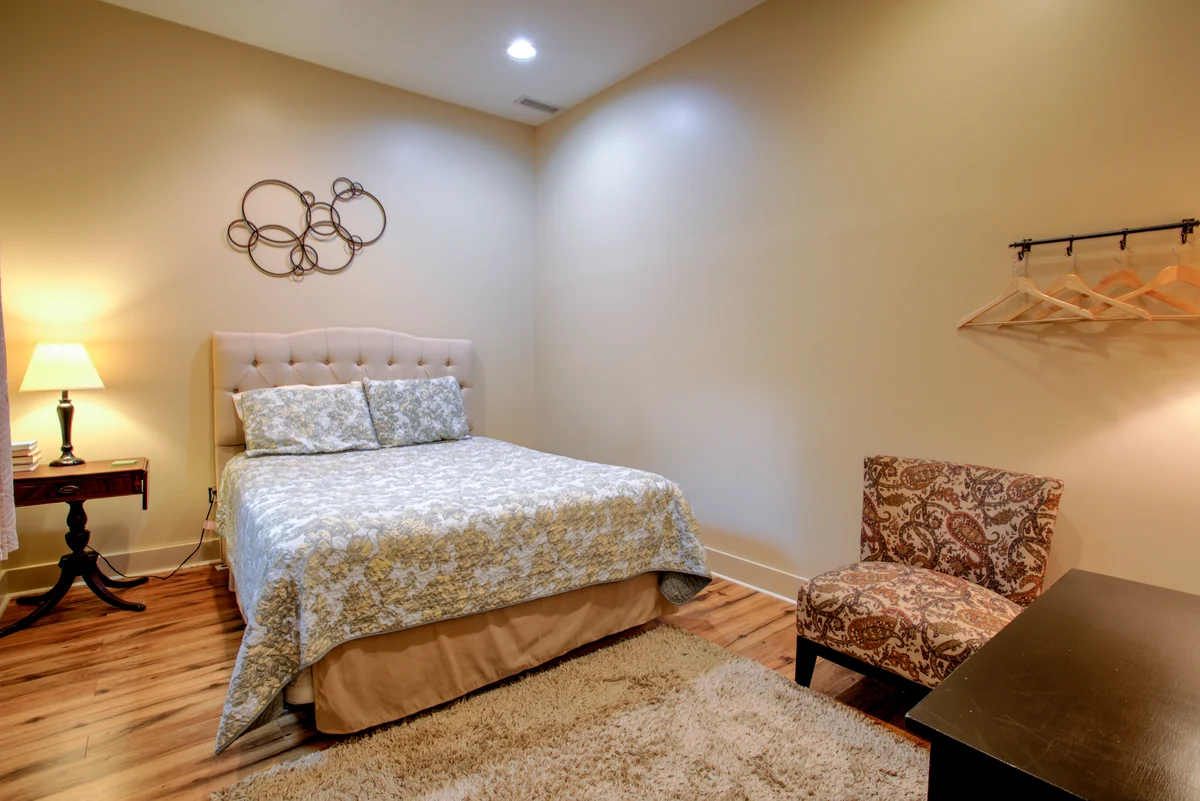 Bedroom 10 image 1