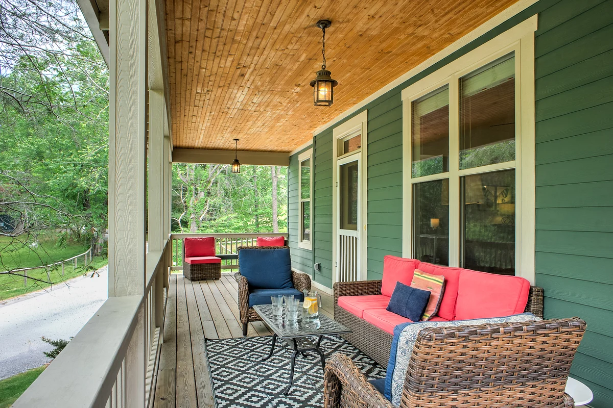 Lake Cove Cottage property photo 3