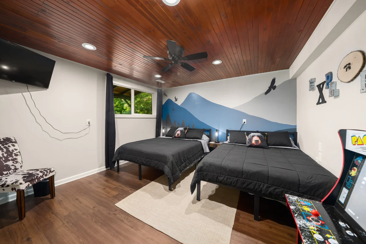 Bedroom 1 image 1