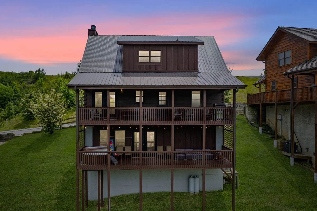 7 min to Hatley Pointe: Views, Hot Tub, 2 Decks property photo 2