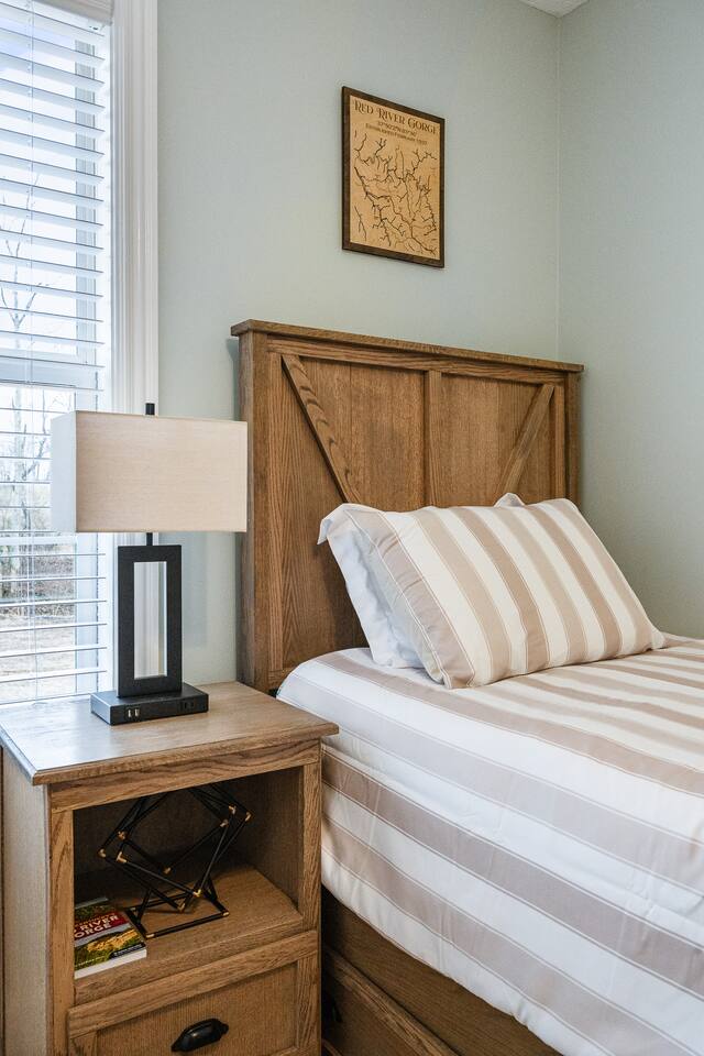 Bedroom 3 image 1