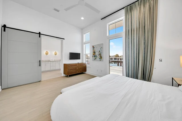 Bedroom 2 image 1