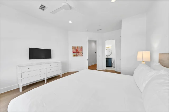 Bedroom 8 image 1