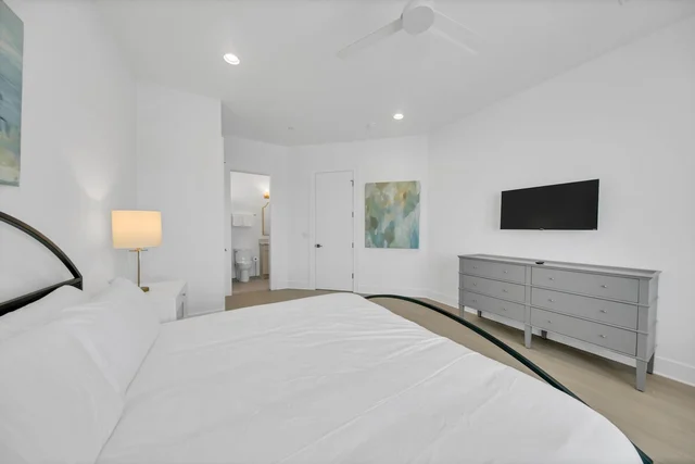Bedroom 2 image 1