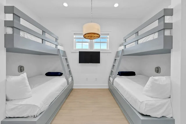 Bedroom 1 image 1