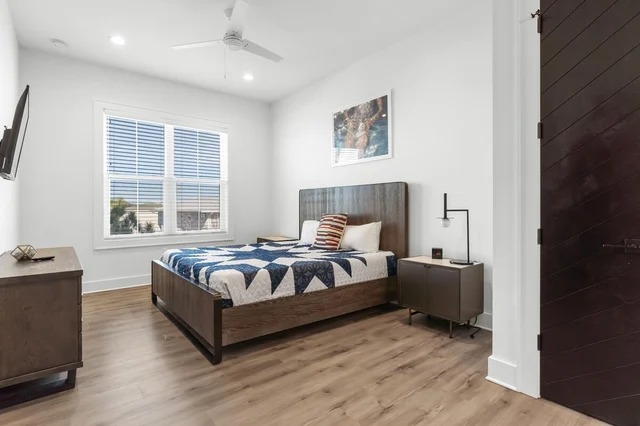 Bedroom 1 image 1
