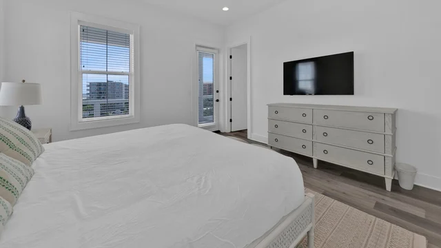 Bedroom 6 image 1