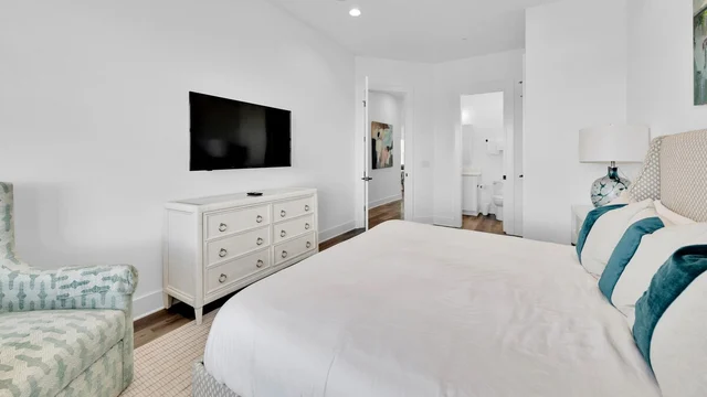 Bedroom 8 image 1