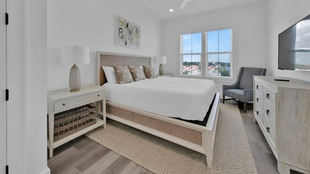 Bedroom 7 image 1