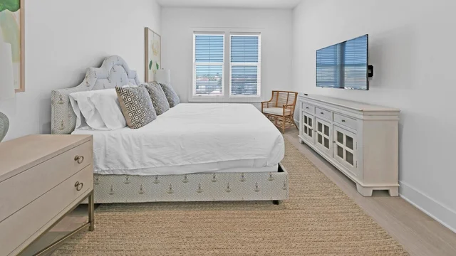 Bedroom 5 image 1