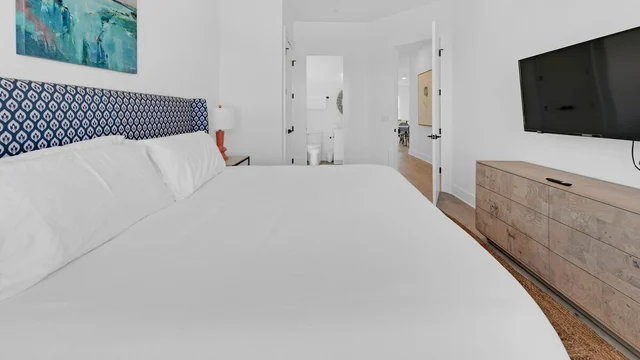 Bedroom 7 image 1
