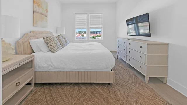 Bedroom 8 image 1