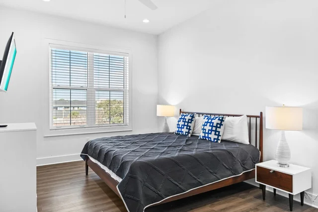 Bedroom 1 image 1