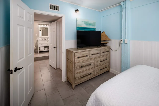 Bedroom 1 image 1