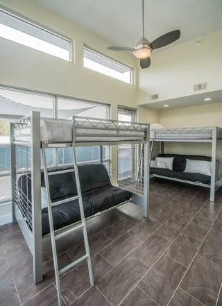 Bedroom 1 image 1