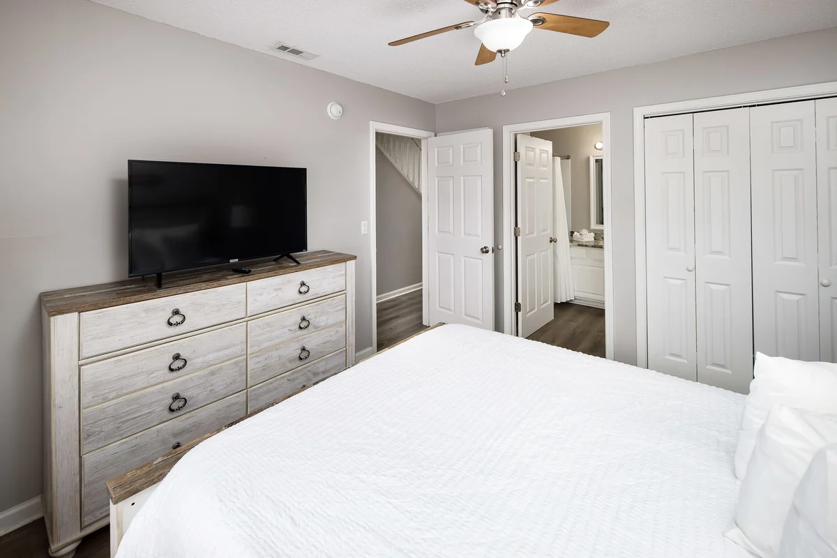 Bedroom 1 image 1